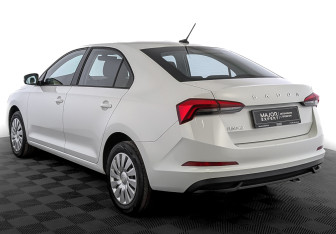 Подержанный автомобиль Skoda Rapid Liftback 2021 года (7 фото)