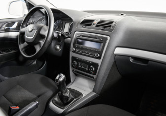 Подержанный автомобиль Skoda Octavia Liftback 2013 года (9 фото)