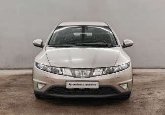 Подержанный автомобиль Honda Civic Hatchback 2008 года (2 фото)