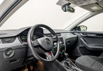 Подержанный автомобиль Skoda Octavia Liftback 2020 года (17 фото)
