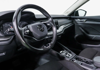 Подержанный автомобиль Skoda Octavia Liftback 2020 года (6 фото)
