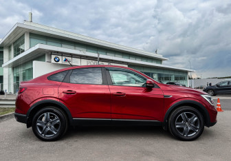 Подержанный автомобиль Renault Arkana 2019 года (4 фото)