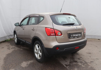 Подержанный автомобиль Nissan Qashqai 2008 года (6 фото)