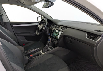 Подержанный автомобиль Skoda Octavia Liftback 2016 года (11 фото)