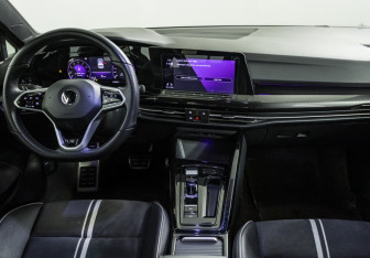 Подержанный автомобиль Volkswagen Golf Hatchback 2021 года (12 фото)