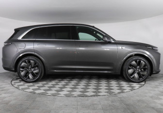 Подержанный автомобиль LiXiang L7 2023 года (4 фото)