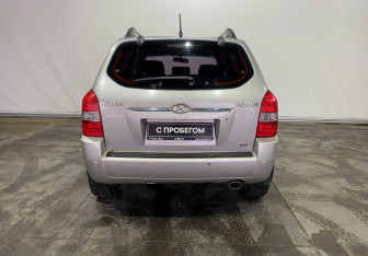 Подержанный автомобиль Hyundai Tucson 2006 года (6 фото)