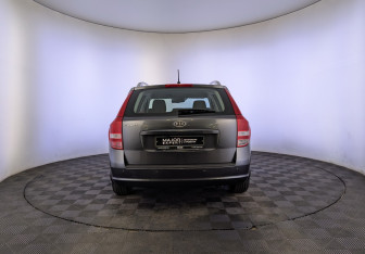 Подержанный автомобиль Kia Ceed Wagon 2011 года (6 фото)