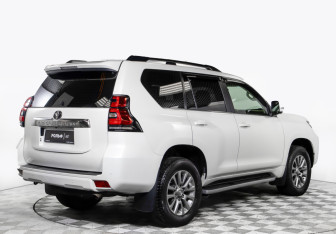 Подержанный автомобиль Toyota Land Cruiser Prado 2017 года (4 фото)