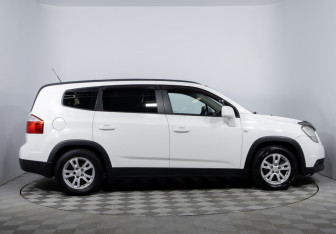 Подержанный автомобиль Chevrolet Orlando 2013 года (4 фото)