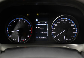 Подержанный автомобиль Toyota RAV4 2017 года (12 фото)