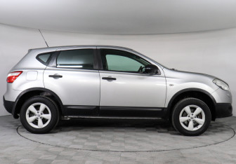 Подержанный автомобиль Nissan Qashqai 2010 года (4 фото)