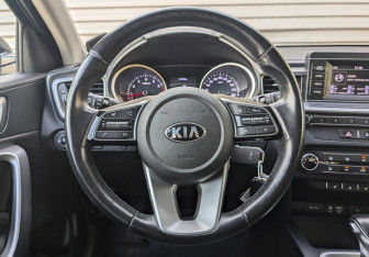 Подержанный автомобиль Kia Ceed Hatchback 2019 года (21 фото)