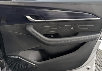 Подержанный автомобиль Geely Monjaro 2024 года (24 фото)