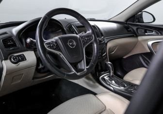Подержанный автомобиль Opel Insignia Wagon 2014 года (14 фото)