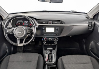 Подержанный автомобиль Kia Rio Hatchback 2021 года (14 фото)