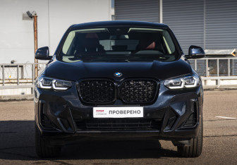 Подержанный автомобиль BMW X4 2022 года (2 фото)