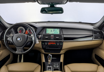 Подержанный автомобиль BMW X6 M 2011 года (14 фото)