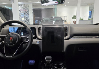 Новый Hongqi HS3 2024 (11 фото)