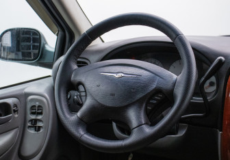 Подержанный автомобиль Chrysler Town & Country 2006 года (16 фото)