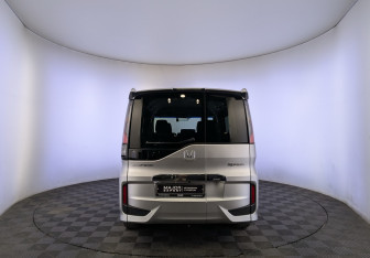 Подержанный автомобиль Honda Stepwgn 2018 года (6 фото)