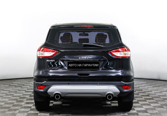 Подержанный автомобиль Ford Kuga 2015 года (6 фото)