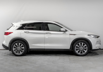Подержанный автомобиль Infiniti QX50 2018 года (4 фото)