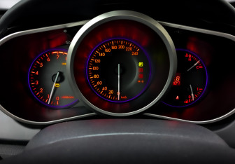 Подержанный автомобиль Mazda CX-7 2010 года (15 фото)