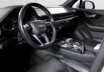 Подержанный автомобиль Audi Q7 2019 года (14 фото)