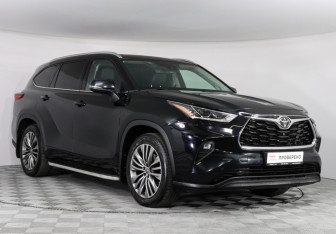 Подержанный автомобиль Toyota Highlander 2021 года (3 фото)