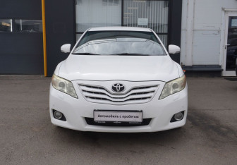 Подержанный автомобиль Toyota Camry Sedan 2011 года (2 фото)