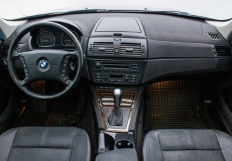 Подержанный автомобиль BMW X3 2005 года (13 фото)