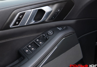 Подержанный автомобиль BMW X5 2021 года (20 фото)