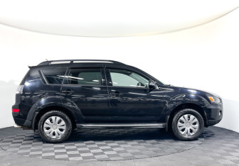 Подержанный автомобиль Mitsubishi Outlander 2011 года (4 фото)
