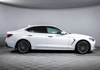 Подержанный автомобиль Genesis G70 2019 года (4 фото)