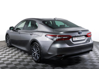 Подержанный автомобиль Toyota Camry Sedan 2022 года (7 фото)