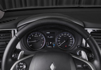 Подержанный автомобиль Mitsubishi Outlander 2014 года (16 фото)