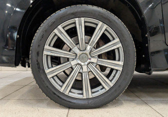 Подержанный автомобиль Lexus LX 2016 года (12 фото)