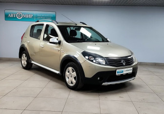 Подержанный автомобиль Renault Sandero 2013 года (3 фото)