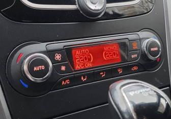 Подержанный автомобиль Ford Mondeo Sedan 2012 года (14 фото)