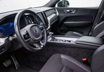Подержанный автомобиль Volvo XC60 2019 года (10 фото)