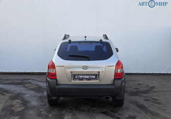 Подержанный автомобиль Hyundai Tucson 2006 года (7 фото)