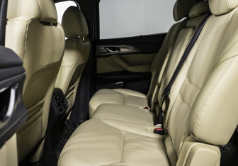 Подержанный автомобиль Mazda CX-9 2017 года (14 фото)