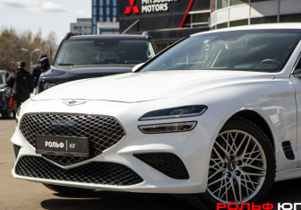 Подержанный автомобиль Genesis G70 2021 года (16 фото)