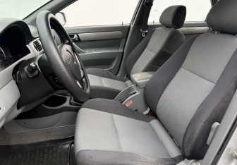 Подержанный автомобиль Chevrolet Lacetti Sedan 2011 года (10 фото)