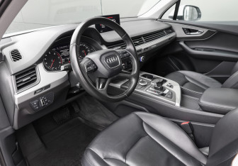 Подержанный автомобиль Audi Q7 2016 года (16 фото)