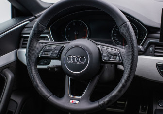 Подержанный автомобиль Audi A5 Liftback 2018 года (15 фото)