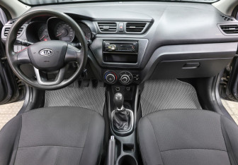 Подержанный автомобиль Kia Rio Sedan 2012 года (12 фото)