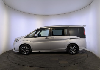 Подержанный автомобиль Honda Stepwgn 2018 года (8 фото)