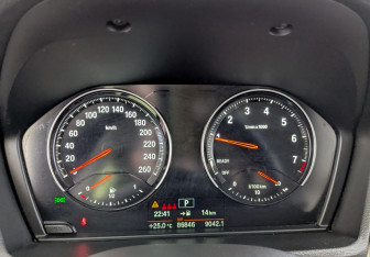 Подержанный автомобиль BMW X1 2021 года (15 фото)